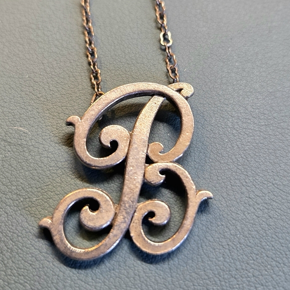 🎁B Initial Monogram Elegant Script Pendant Necklace GIFTABLE🎁 - Picture 1 of 3